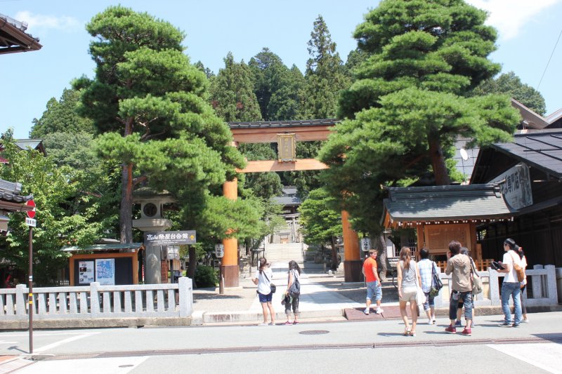 <p>Храм Сакураяма Хатимангу</p>