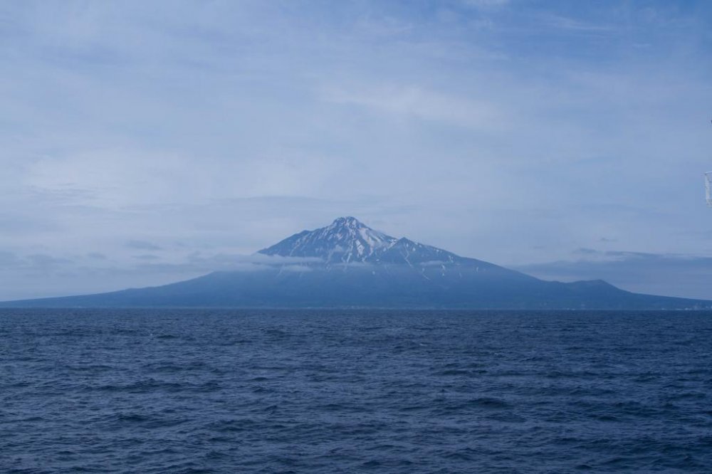 Mt. Rishiri seen from the ferry. Does it look cold? Indeed, it was quite chilly that morning
