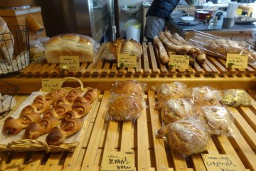 <p>Fresh baked bread at Kongari Panyasan</p>