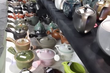 <p>Teapots for sale</p>