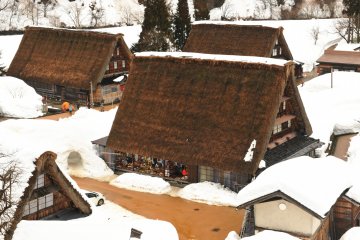 <p>It had been warm till the day before I visited, and I found that the snow on the roofs had slipped off, and snow on the roads melted away</p>