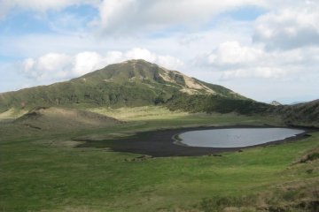 <p>One of the ponds in Kusa-senri</p>