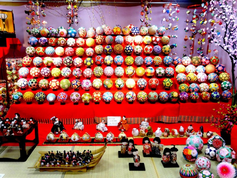 <p>Yanagawa&#39;s&nbsp;tourism office in the canal district often boasts one of the most impressive displays</p>