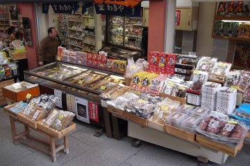 <p>More snacks, crackers and seafood goodies</p>
