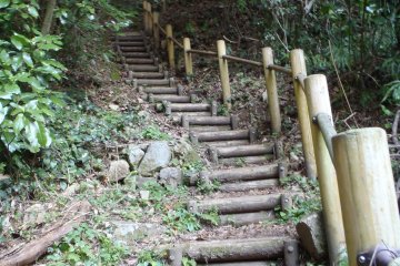 เส้นทางเดินขึั้นสู่ยอดเขาชิซุกิ