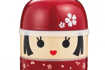 <p>「Kokeshi Lunch Box」　Hanako：　　◆（Small）　height&nbsp;130㎜／waist 100㎜／bowl 240ml／capacity 440ml　（(Top layer：200ml／Bottom layer: 200ml）　◆（Large）　height&nbsp;160㎜／waist 115㎜／bowl 350ml／capacity 850ml　（Top&nbsp;layer: 500ml／Bottom layer: 350ml）</p>