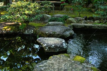 <p>Sansui Garden pond. I visited this garden in late December when gardens are often bare and dried up, but it was lush with verdure!</p>