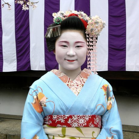 Кимоно и сакура в Киото