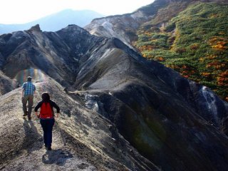 Gunung&nbsp;Akita-Komagatake adalah gunung berapi aktif, terakhir meletus pada awal 1970an.