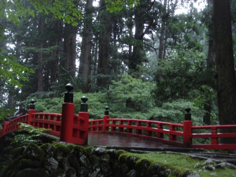 Красный мост Синкё, или «Божественный мост». Пересеките мост и вы на священной земле горы Хагуро 