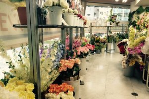 Artificial flowers are displayed just like a real&nbsp;florist shop.