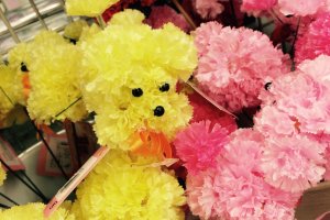A poodle made with flowers.&nbsp;
