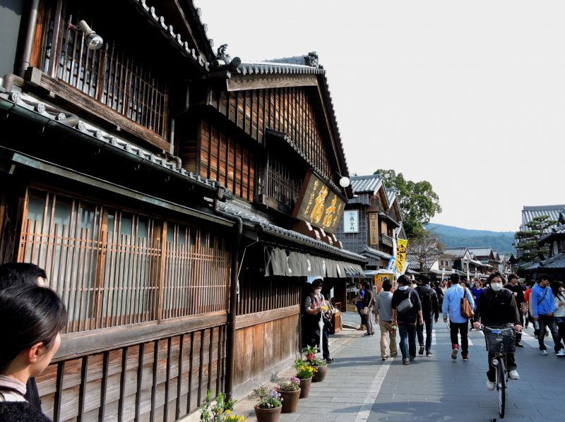 <p>Old-fashioned Okage Yokocho street built by Akafuku &nbsp;</p>