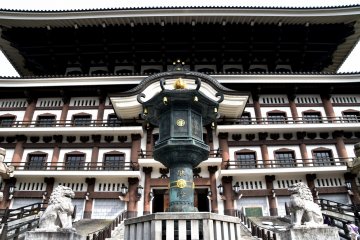 <p>Massive Daibutsu-den Hall (Big Buddha Hall) with a huge bronze lantern in front</p>
