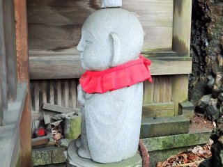 If you peer in from the side, the Jizo has another tiny Jizo&nbsp;balancing on his head!