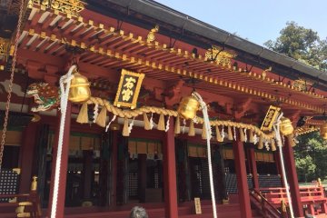 <p>The main worship hall at Shiogama Shrine</p>