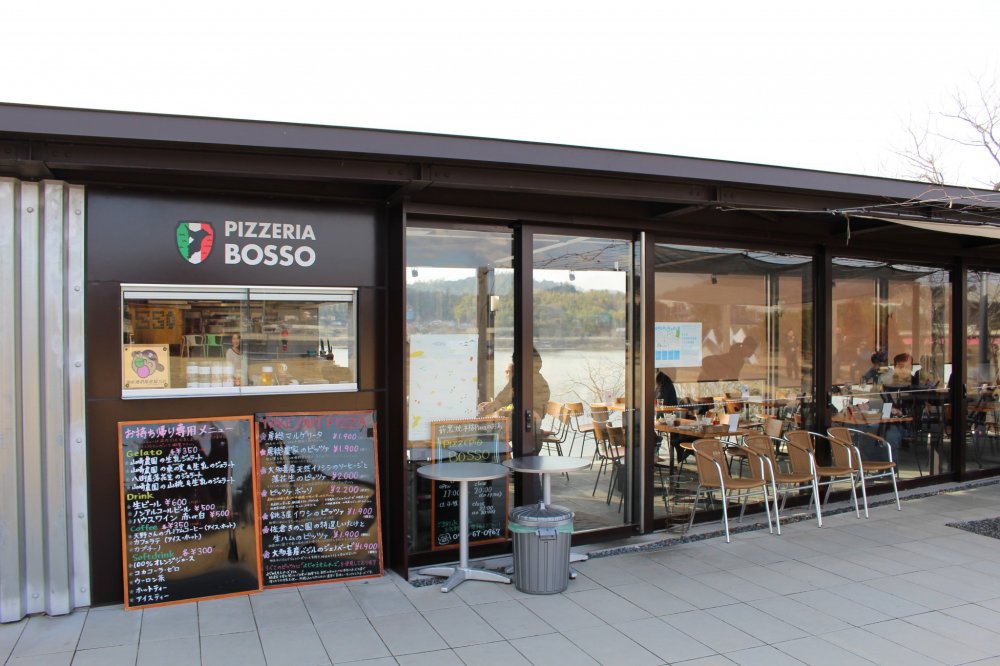 Outside Pizzeria Boso with the lake view in the background