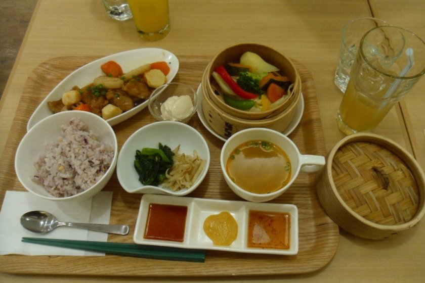 The yurinchi lunch set, at an affordable 1080. Only an extra 100 for a drink.  