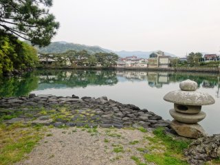 The pond is a short drive from the viewpoint on Mt Kasa and the mountain&#39;s lovely camellia grove