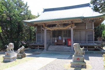 <p>Shrine at Nojimazaki</p>