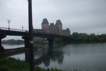 <p>As you step off the train, you can immediately see the bridge and what looks like a castle.</p>