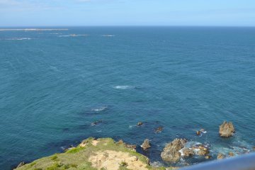 <p>Another view from the top of Inubosaki&nbsp;Lighthouse. Clear water!</p>