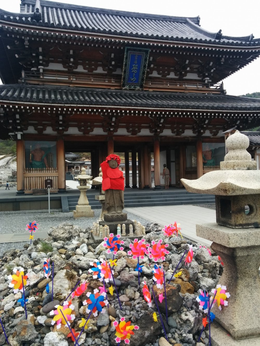 Tượng Jizo ở cổng thứ nhất