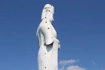 <p>Tokyowan Kannon from the north side</p>