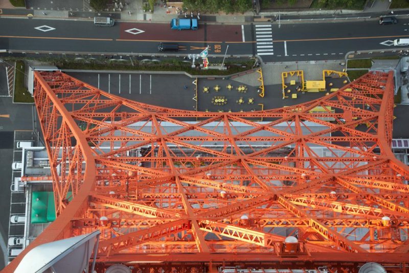 <p>Looking through one of the &#39;down windows&#39; at Tokyo Tower</p>