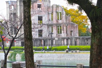 <p>The dome from across the river:&nbsp;Hiroshima&#39;s Atomic Bomb Dome</p>