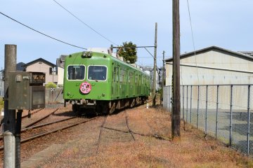 <p>Another type of &quot;Choshi Dentetsu&quot; train in a cabbage color. This is a newer version</p>