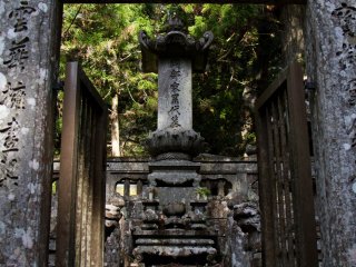 This one reminded me a bit of heaven&#39;s gate. I don&#39;t think you can find two tombs that resemble&nbsp;each&nbsp;other in appearance.&nbsp;
