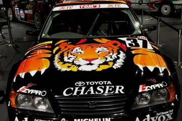 <p>Toyota Chaser 1998. Tiger on the hood only induces thrills</p>
