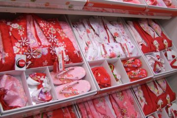 Colorful kimono gift sets