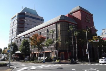 <p>The hotel is easy to spot from the south exit of Kakegawa station</p>