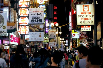 <p>A typical evening near Shinsaibashi, busy and lively!&nbsp;</p>