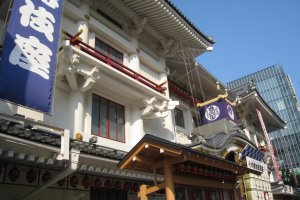 Здание театра кабуки в Токио