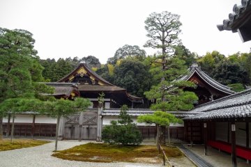 <p>อาคาร เระอิเมะอิ (Reimei) และสวนโกะซะโชะ (Gozasho Garden)</p>