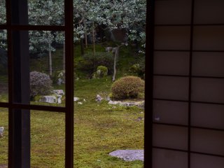 Can you see the main stone (Honzon Ishi) set in the back of the garden? This garden was so designed that the alcove posts in the room, prayer stones and the main stone in the garden are set in the straight line.