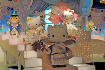 <p>Hello Kitty is throwing a party! See Dear Daniel with Hello Kitty and her family on the Sanrio Character Boat Ride.</p>