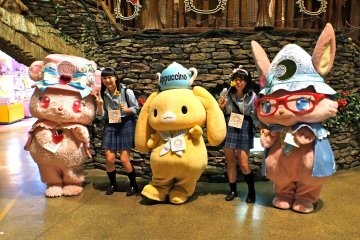 <p>Sanrio characters are always out and about for a photo opp with their fans!</p>