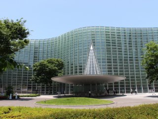 Le Centre National d&#39;Art de Tokyo se distingue par la complexit&eacute; de son architecture