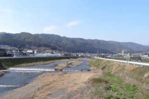 แม่น้ำคะโมะเริ่มจากภูเขาทางเหนือของเกียวโต