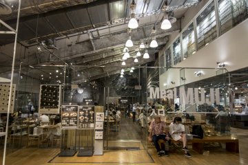 <p>The largest&nbsp;Caf&eacute; &amp; Meal MUJI (Yurakucho) is found in the MUJI Flagship Store. With a capacity of 150, this restaurant resembles a large university cafeteria.</p>
