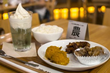 <p>This is what a standard meal at&nbsp;Caf&eacute; &amp; Meal MUJI looks like. I absolutely recommend the Sweet-and-sour Kara-age.&nbsp;</p>