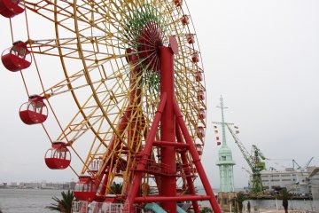 <p>Like many Japanese big cities, Kobe has also its own ferris wheel, located in Harbor Land</p>