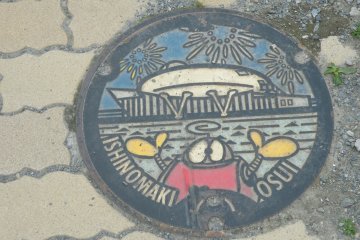 <p>The Mangattan Museum in Ishinomaki is such a treasure that it even has a manhole cover paying tribute to it.</p>