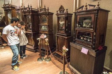 <p>The Hamanako Orgel Museum curates more than 70 of these antiquated but well-maintained musical boxes. Look how huge they are.</p>