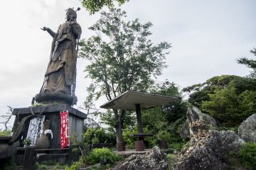 <p>And then the 16-meter tall Kannon statue! The majestic statue is built on the topmost point on Tateyama, and was constructed at this size so that Kannon may oversea the entire Kanzanji onsen area.</p>