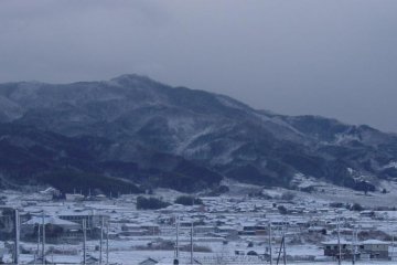Mt. Ryūō from below, covered in snow